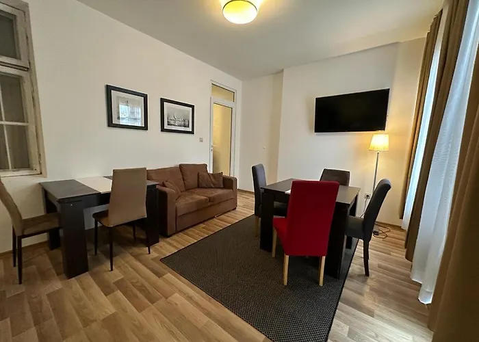 ホームステイ Just ヴァルナ